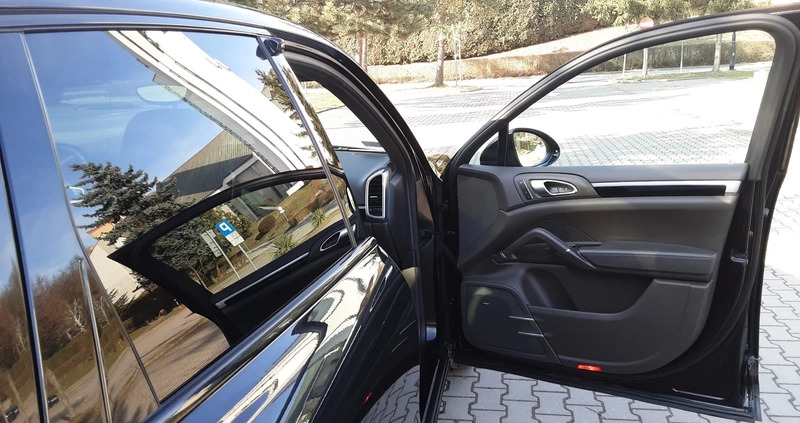 Porsche Cayenne cena 157000 przebieg: 131000, rok produkcji 2017 z Kraków małe 277